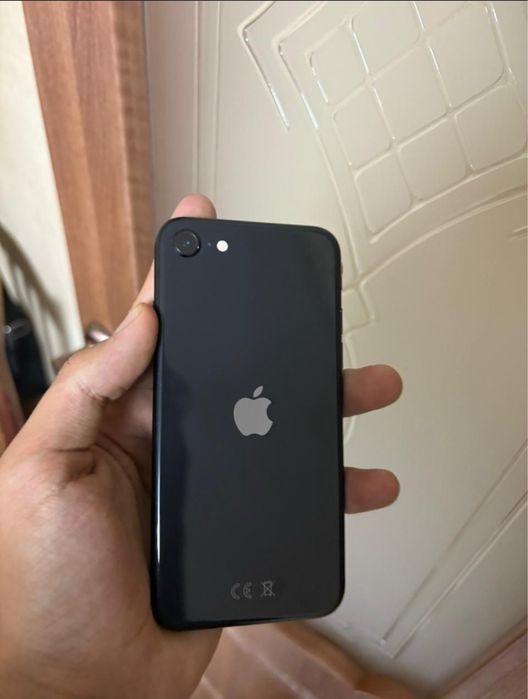 Продам Айфон Se 2020 64 гб