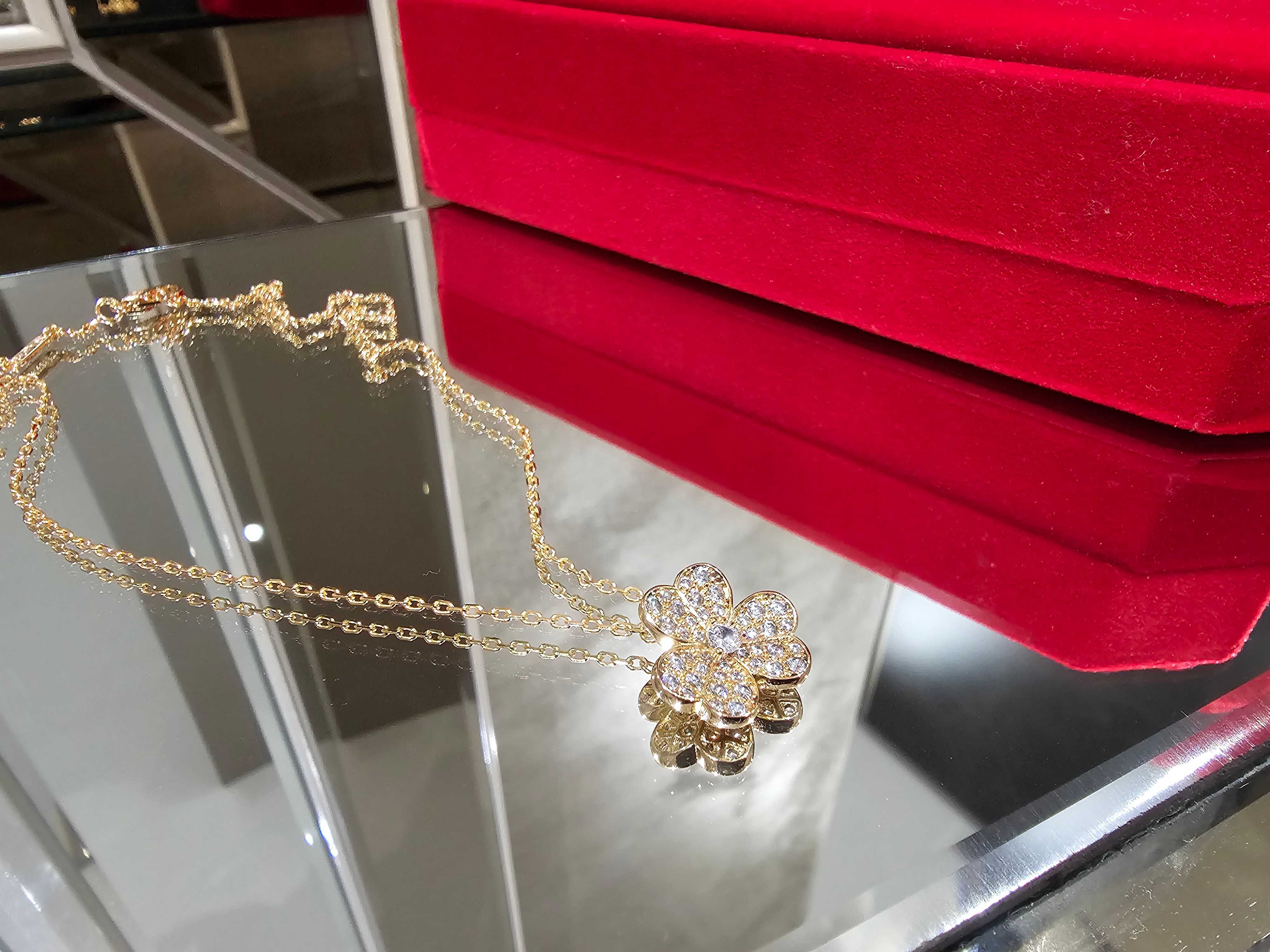 Van Cleef & Arpels VCA Rose Frivole Small Diamond Clover Дамско Колие
