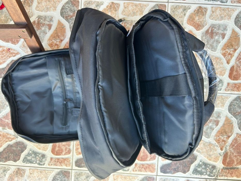 Rucsac functional cu port usb