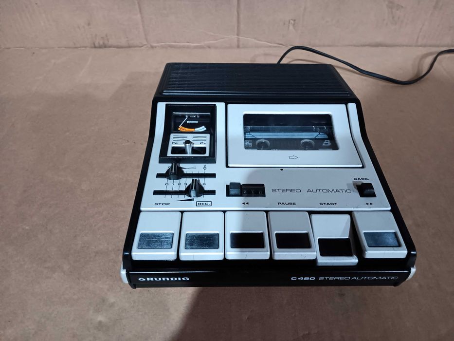 Amplificator Technics, casetofon Grundig , radio Gloria , radio lampi