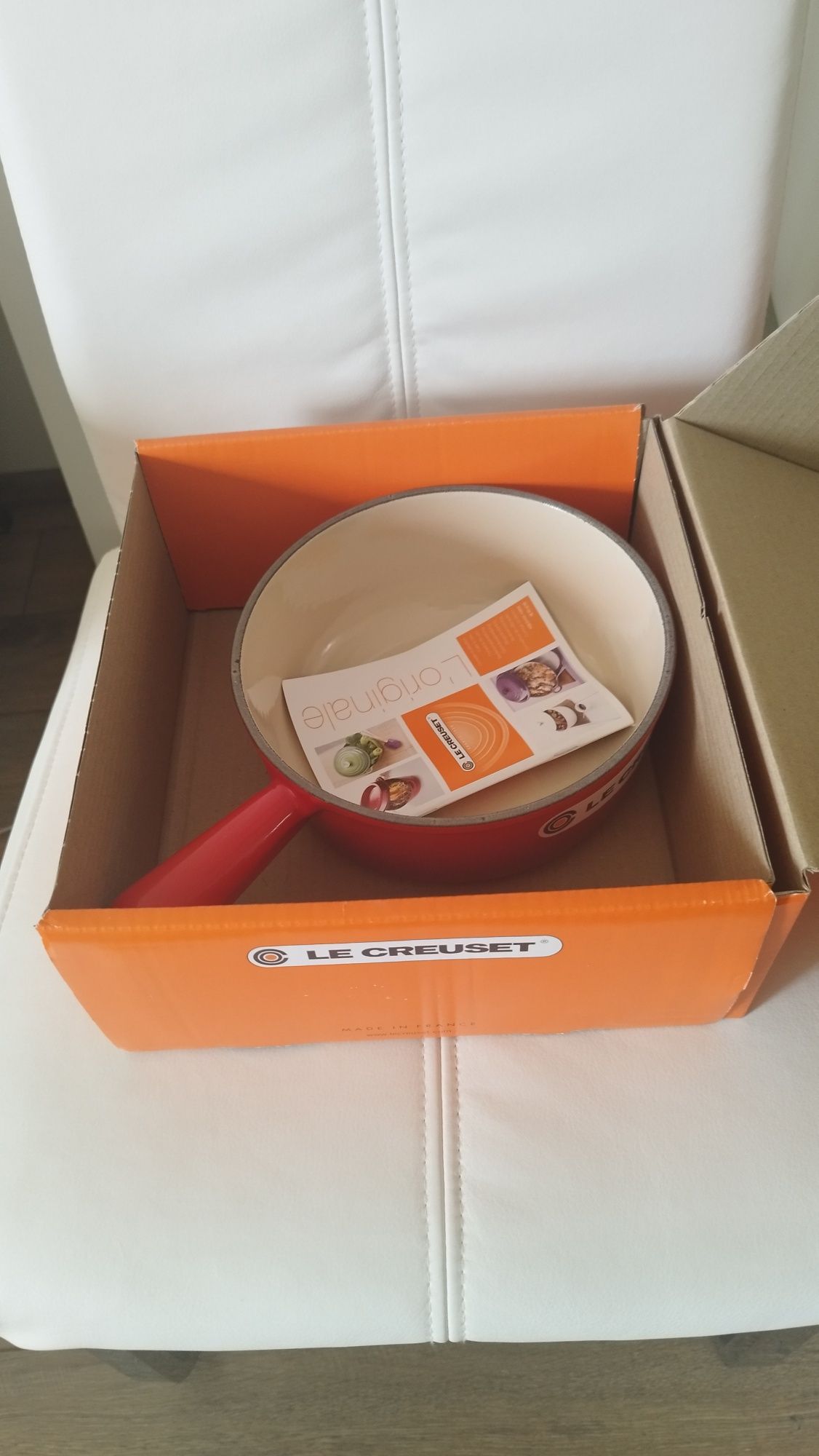 Кръгла тенджера Le Creuset от чугун без капак в черешово червено 20 см