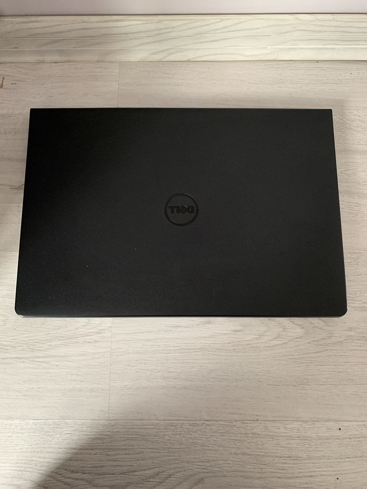 Отличен Лаптоп DELL