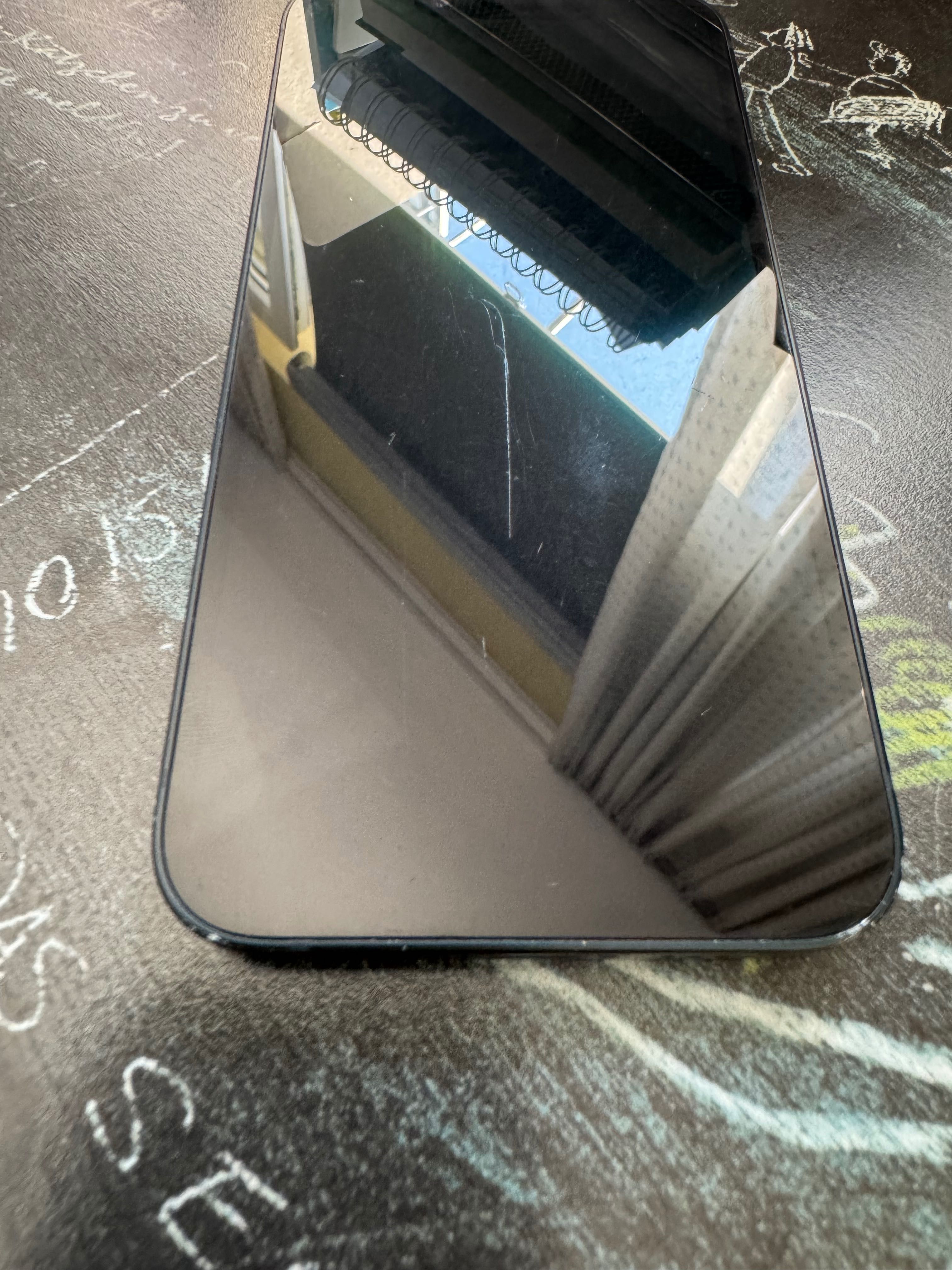 IPhone 13 mini - 88% батерия