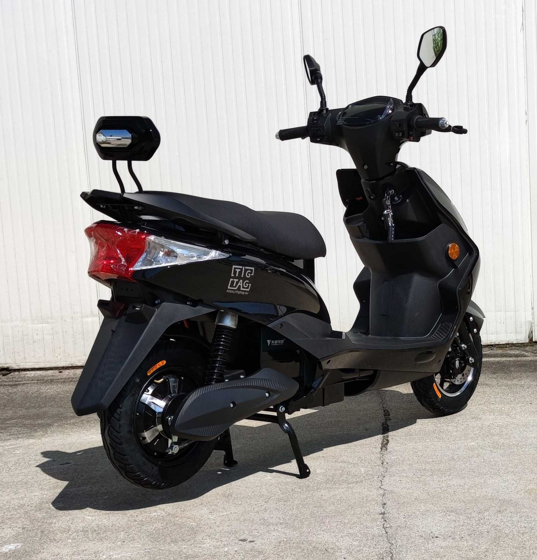 Електрически скутер My Force модел ЕМ006 Black с регистрация