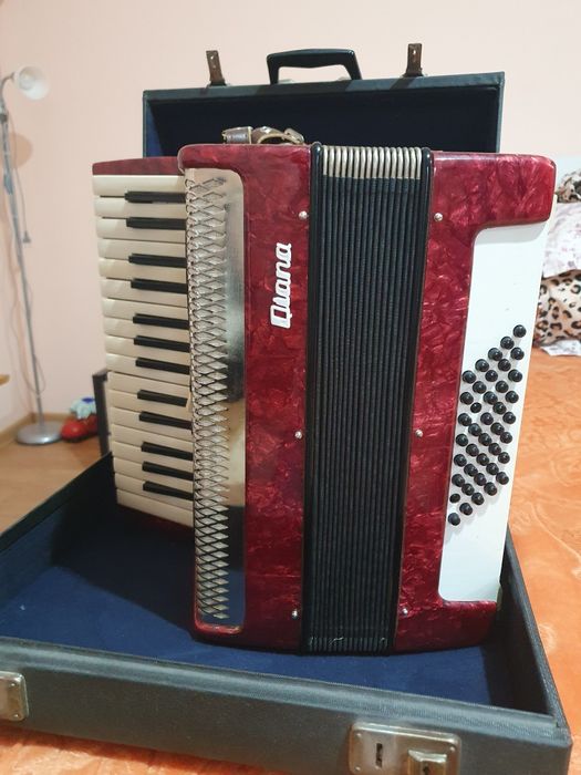Acordeon Diana 40 basi