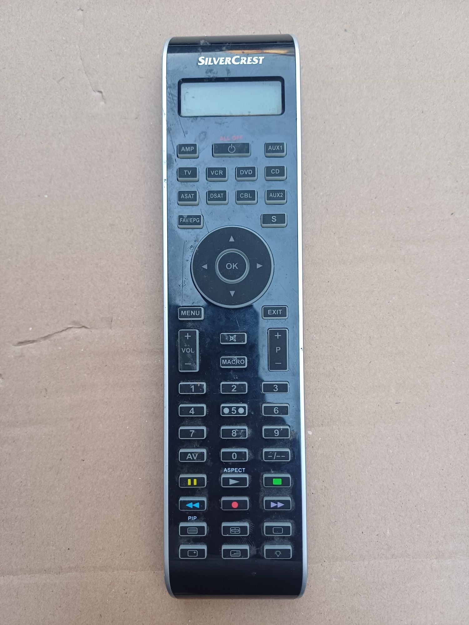 Telecomanda originala universala  Silvercrest  KH2158 cu afisaj
Este t