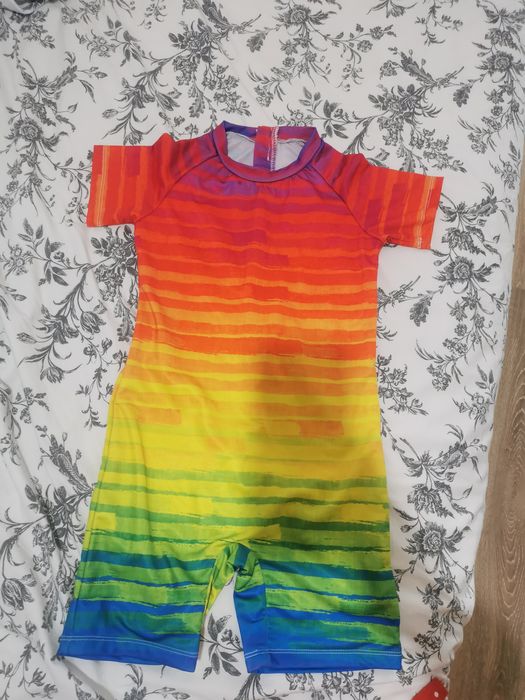 Costum plaja baie înot protecție UV copii 6-7 ani in stare foarte buna