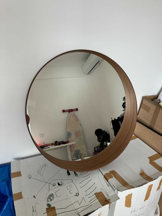 Oglindă, furnir nuc. Diametru 80 cm