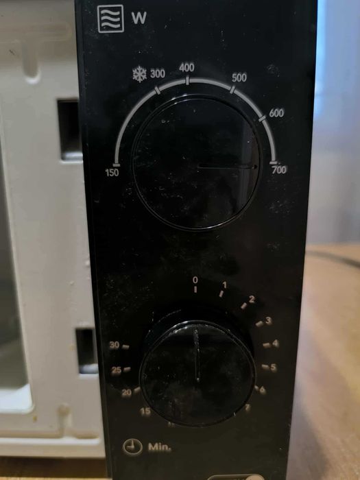 Микровълнова фурна SWITCH ON MW-H0201 700W