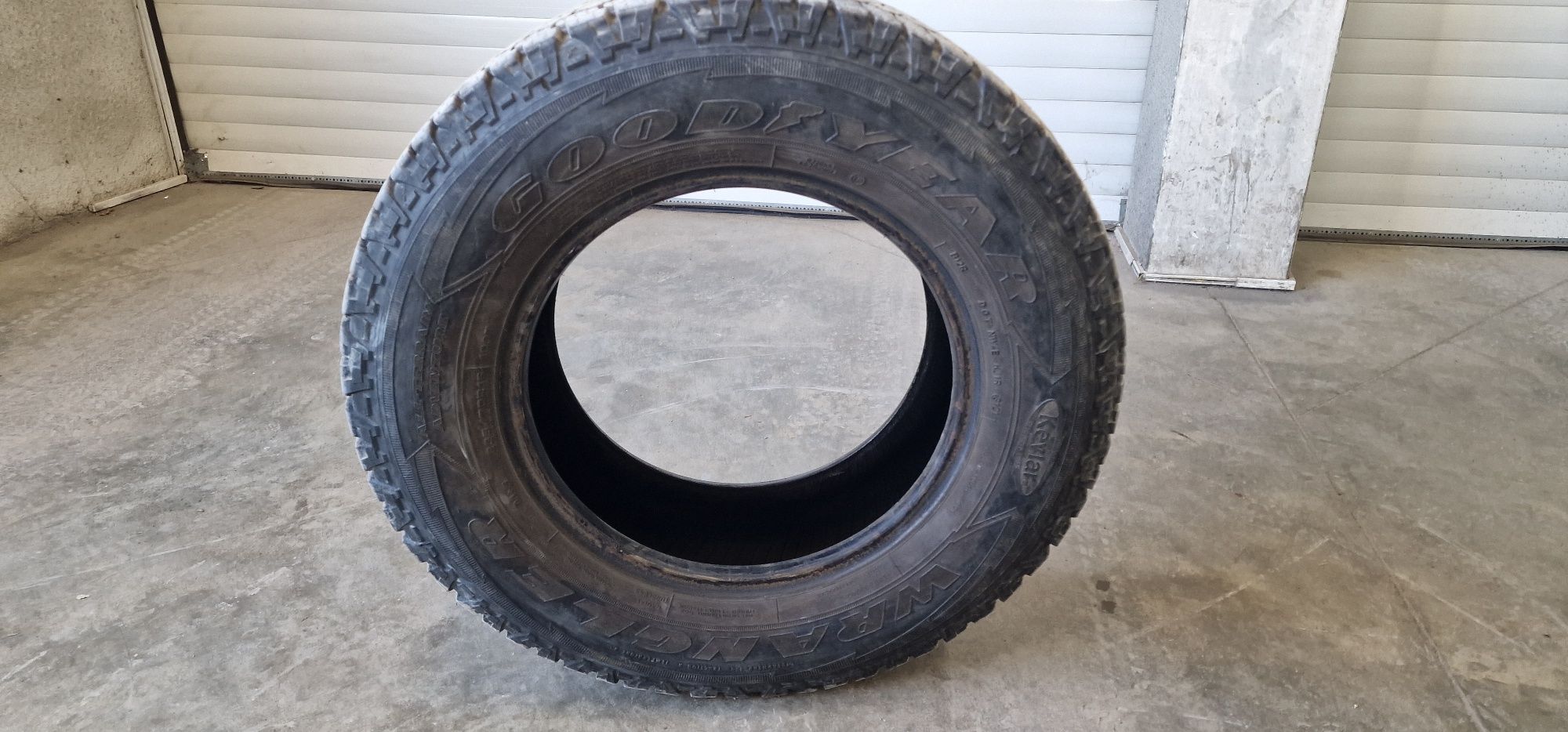 235/70/16 Goodyear wrangler Adventure