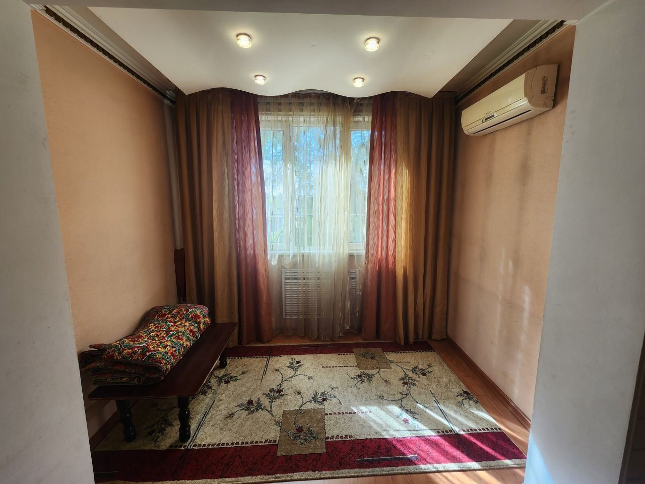 Продаётся квартира Юнусабад 12 2/2/4