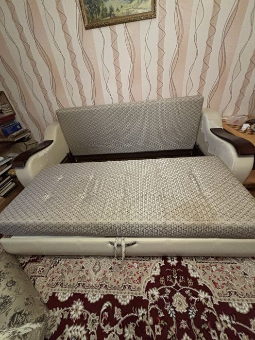 Диван для зала или спальни