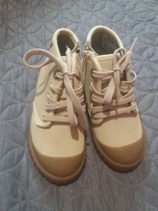 Чисто нови детски кецове Clarks!