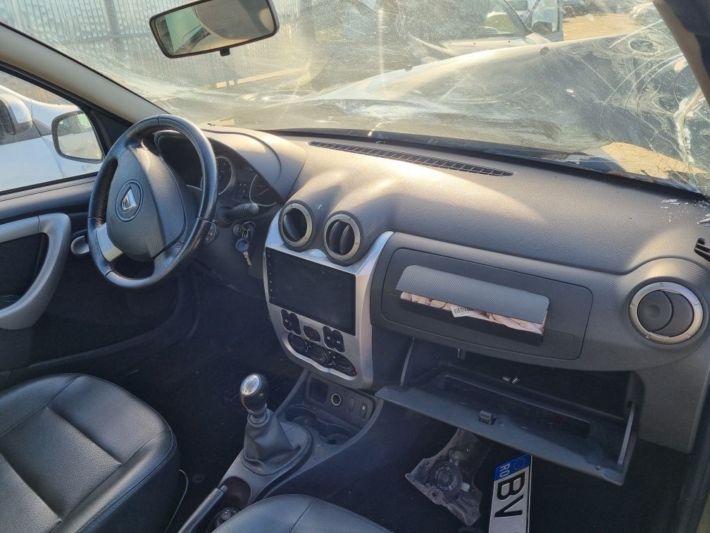 Dacia Duster avariat lovit