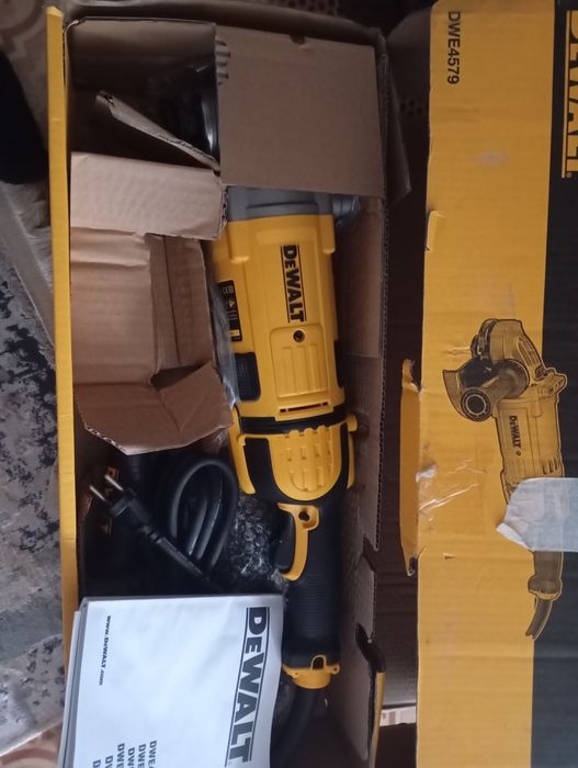 Продам болгарку DeWalt