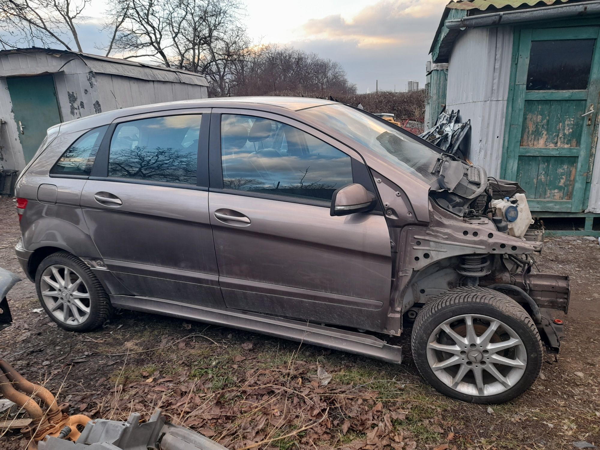 Мерцедес В 170 бензин 2000сс на части