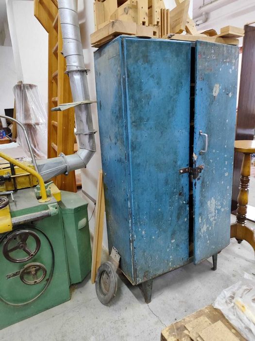 Продам шкафы металлические
