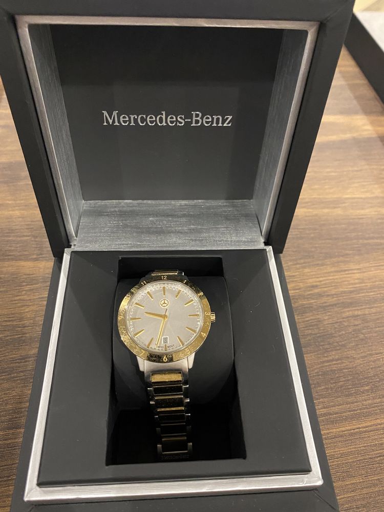 Часовник Mercedes-Benz