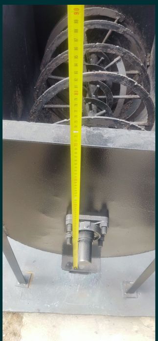 Malaxor și presă de brichetat rumeguș cu cărbune lignit