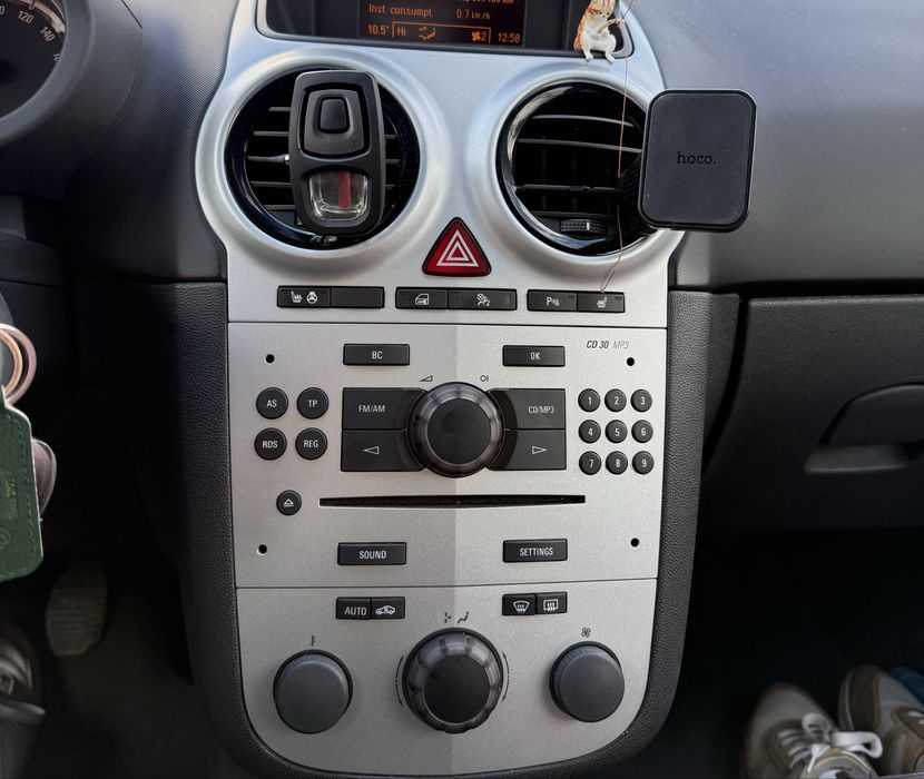 Opel Corsa D 1.4 benzină 2009 Coupe