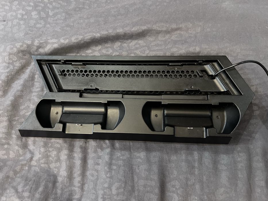 Stație de încărcare și răcire Kingtop pentru consolă PS4/controlere