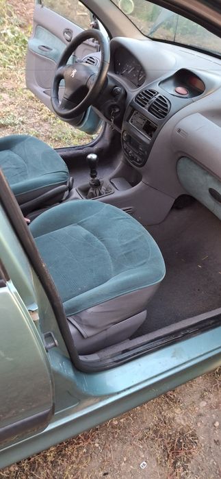 Dezmembrez Peugeot 206 2l hdi kilometri 145000