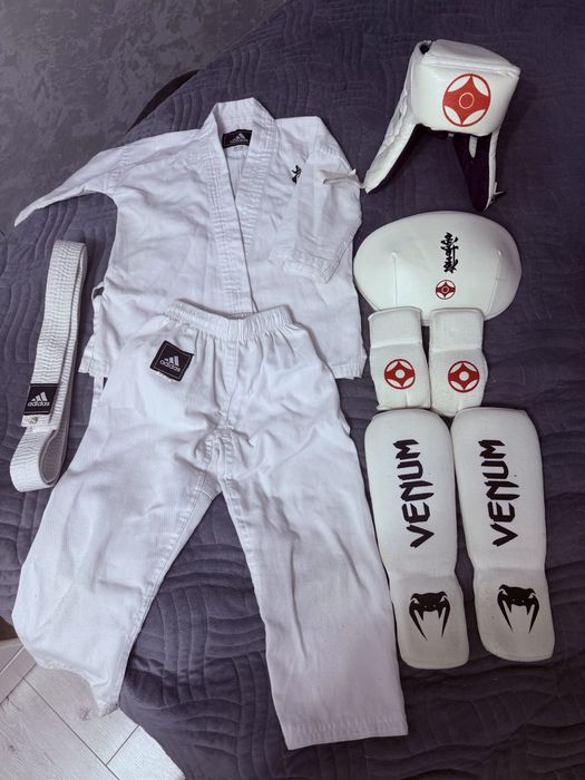 Продам кимоно с аммуницией каратэ