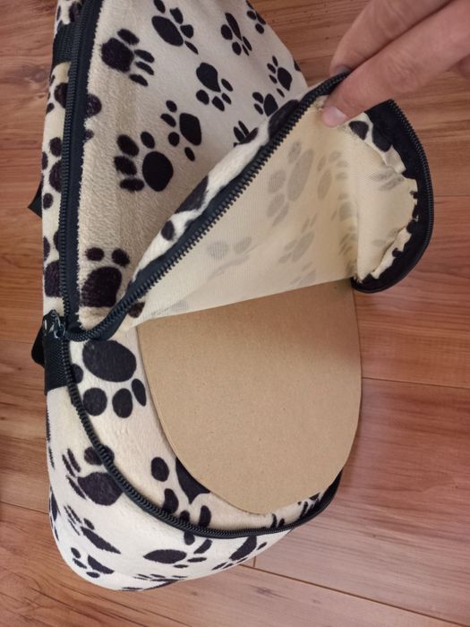 Geantă de transport pentru cățel – 45x30x30 cm, bej cu lăbuțe