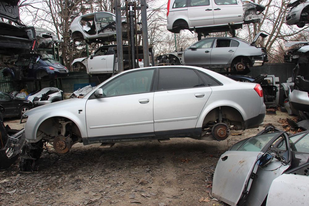 АУДИ  А4 2.0i  Audi  A4 автомат  – само на части