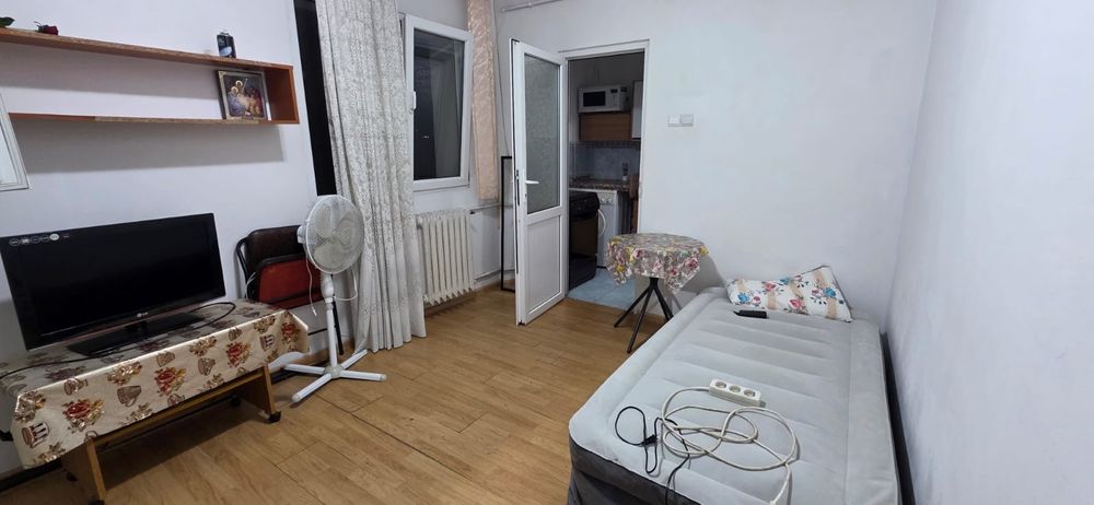 Închiriez garsoniera