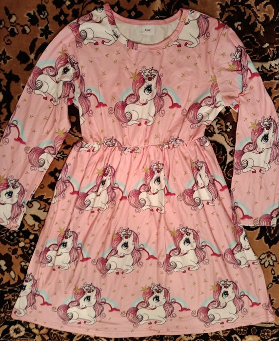 Продам платье новое на 6-8 лет