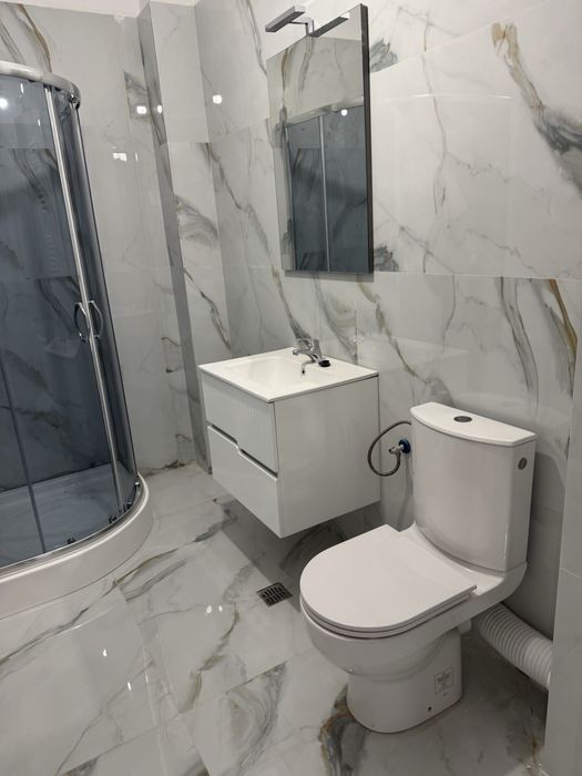 wc NOU nefolosit alb se vinde complet