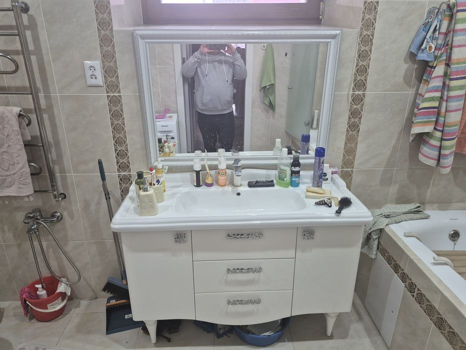 Продам раковину с тумбой