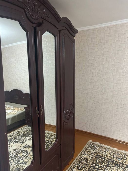 1 комнатная с мебелью и техникой выше Хакимията