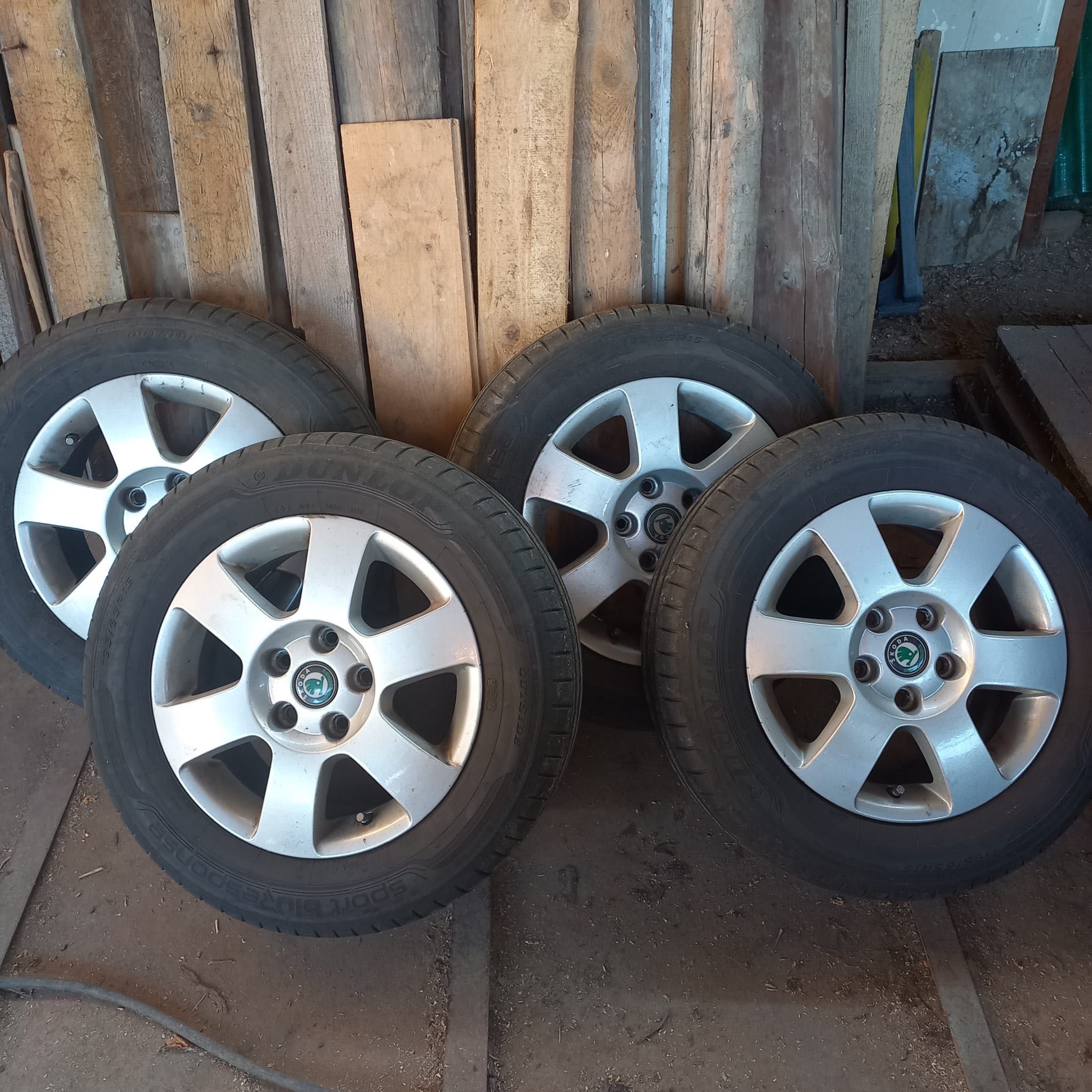 Jante Aliaj cu anvelope Dunlop 195/65R15, DOT 11/2021