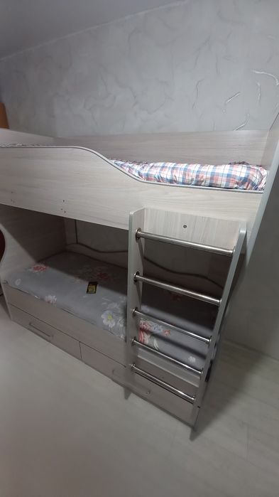 кровать двухяростная