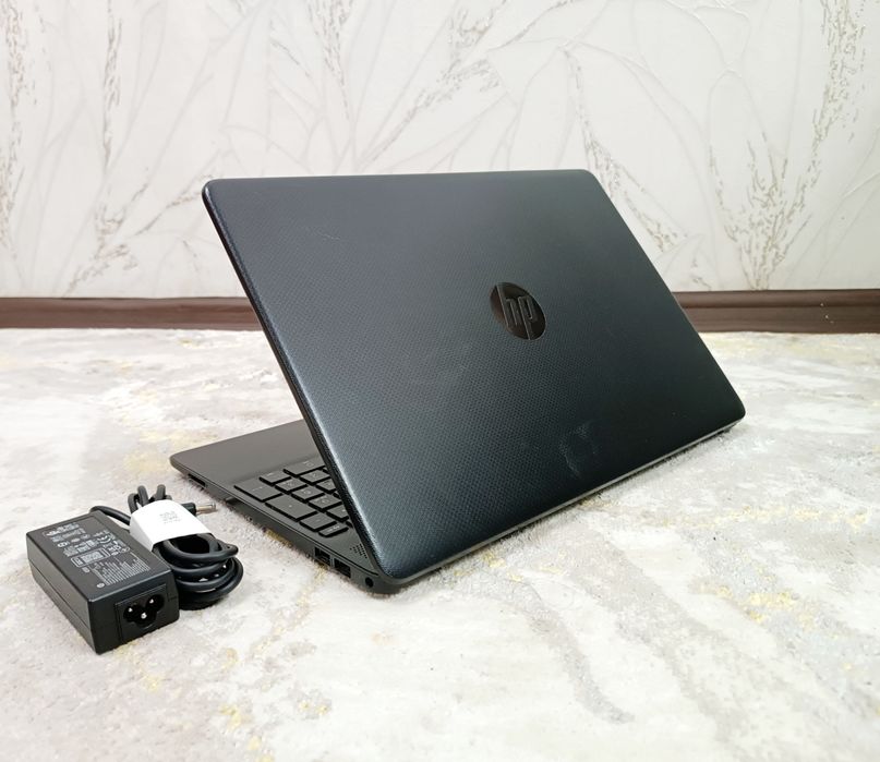 Ноутбук HP i3-(10) поколение.