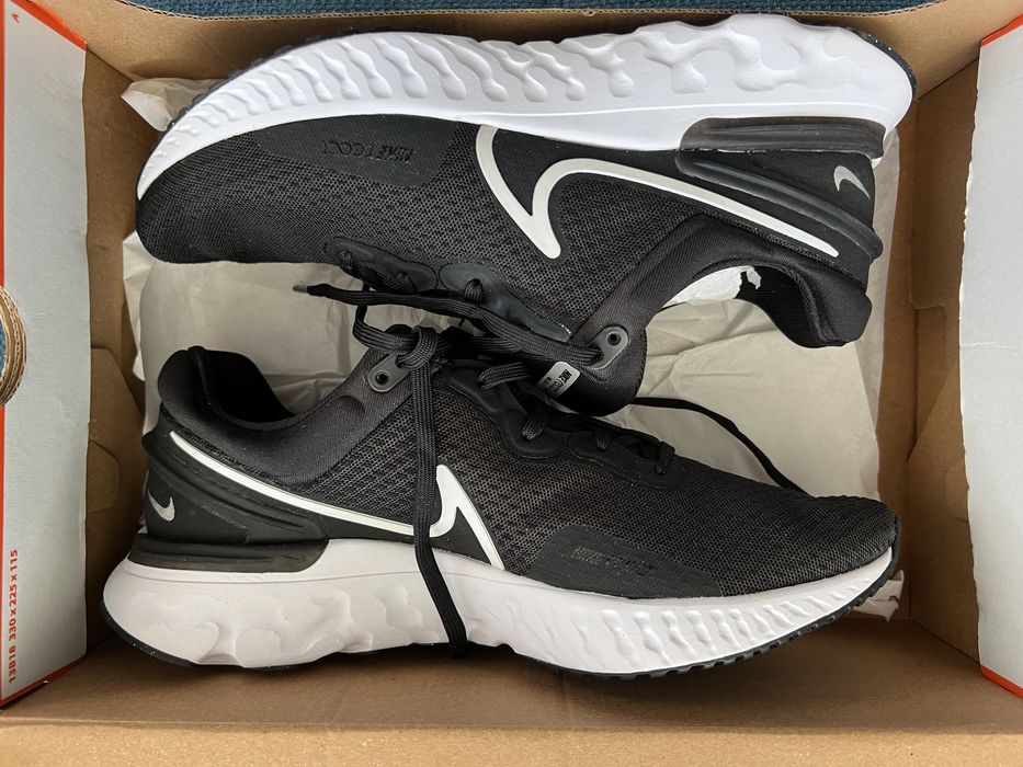 Дамски маратонки NIKE различни модели и размери.100%оргинал.Чисто нови