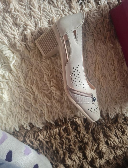Pantofi dama crem