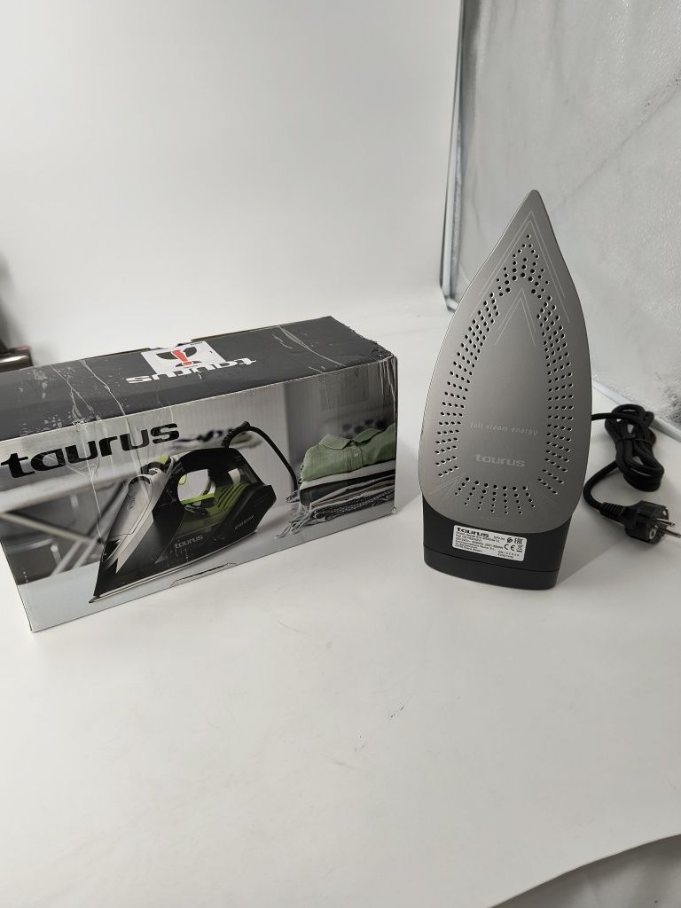 Чисто нова парна ютия TAURUS GEYSER 3000w