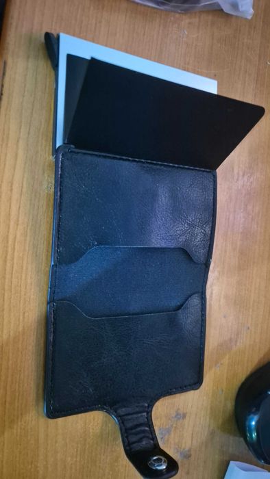 Vand portofel depe elevia