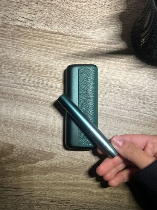 Iqos iluma verde cu portofel