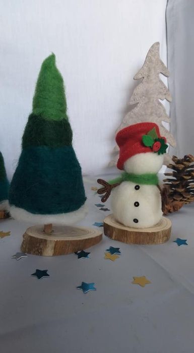 Decorațiune de Crăciun din lână merinos, oameni de zăpadă si brăduți