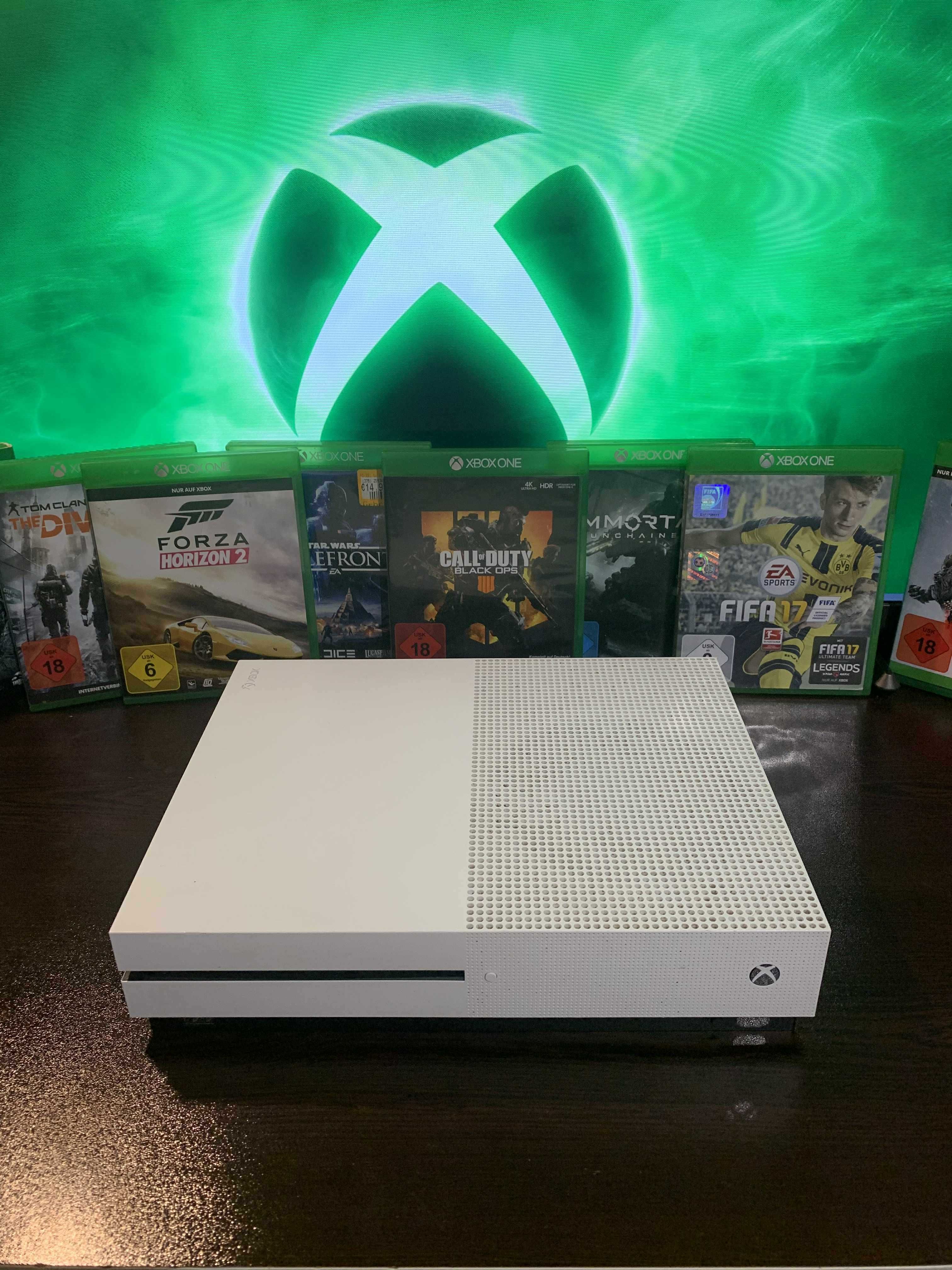 Xbox One S 1TB + 16 игри + RGB контролер – перфектен подарък!