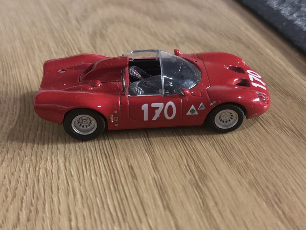 Alfa romeo метални колички 1:43