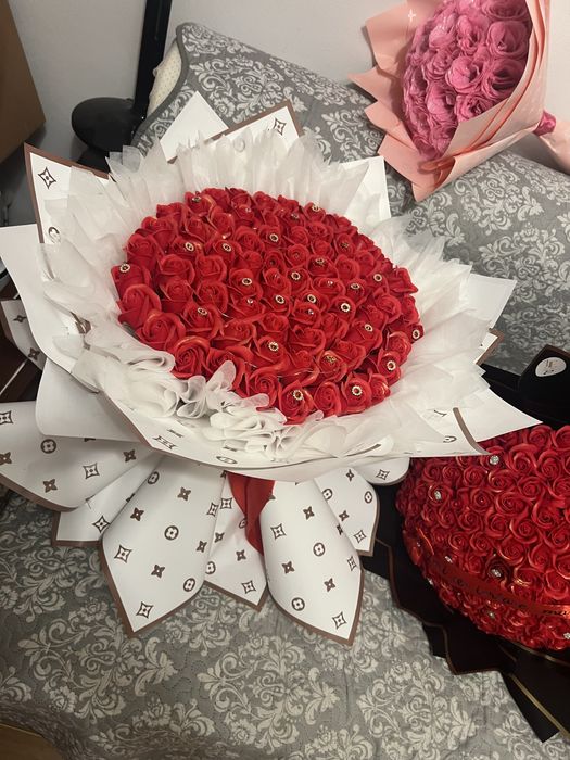 Buchet trandafiri satin