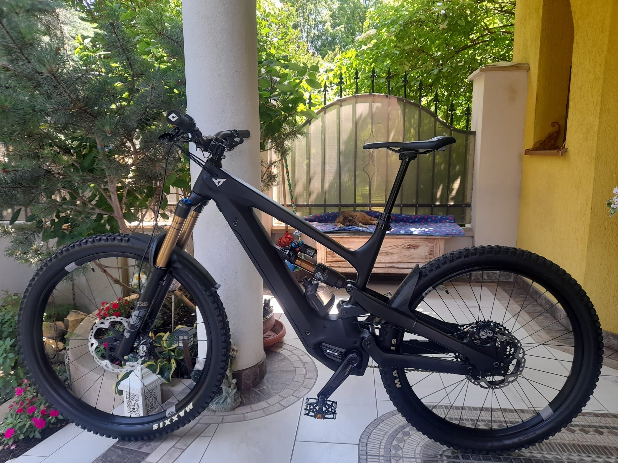 Bicicleta electrica Enduro YT Decoy