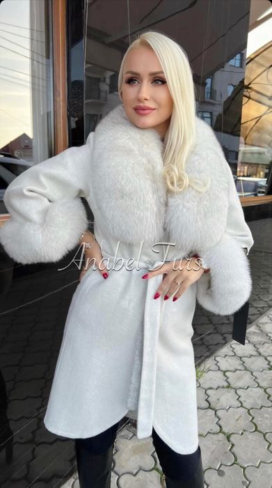 Палто с естествен косъм от сребърна лисица