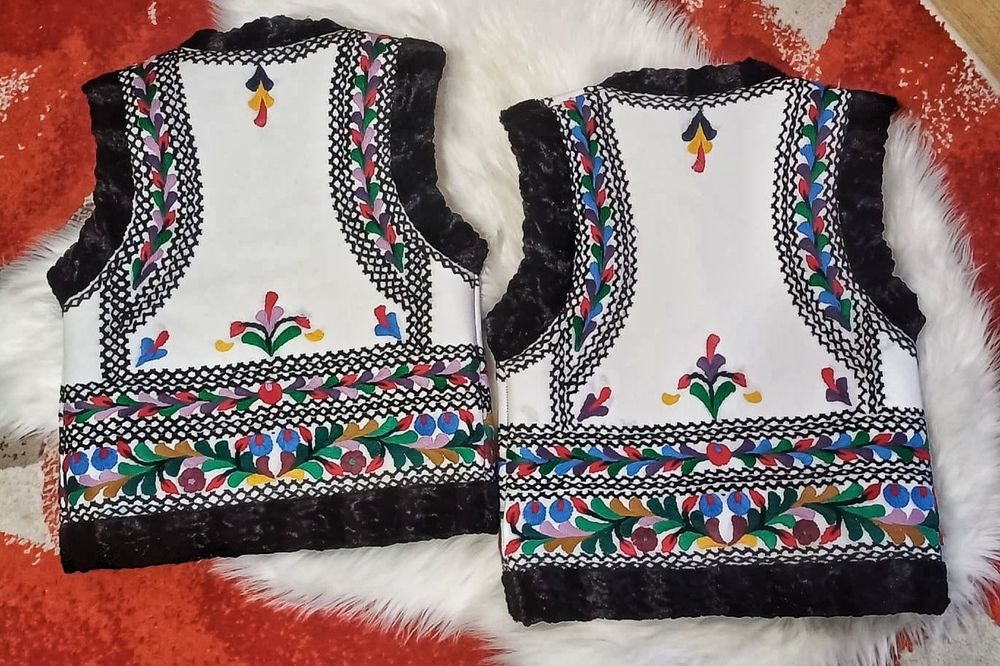 Bundita moldoveneasca mărimea M .