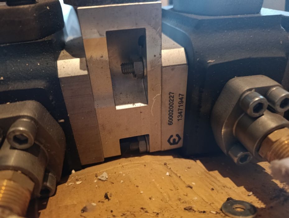 Vând pompa hidraulica tandem(dubla) Eckerle EIPH-022RK 00-11,noua